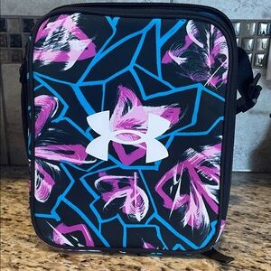 Under Armour Black and Pink Graphic lunch Bag